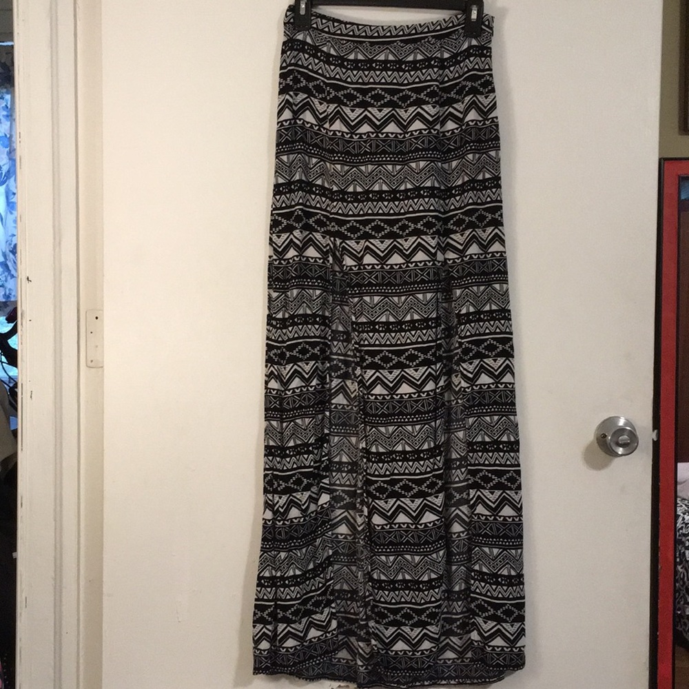 🖤🤍Forever 21 Maxi Skirt (M) Double Front Slits